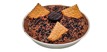 Γλυκό σοκολάτας με μπισκότα και oreo σε ταψί από το Attika Bakery, ιδανικό για αγορά με το κιλό